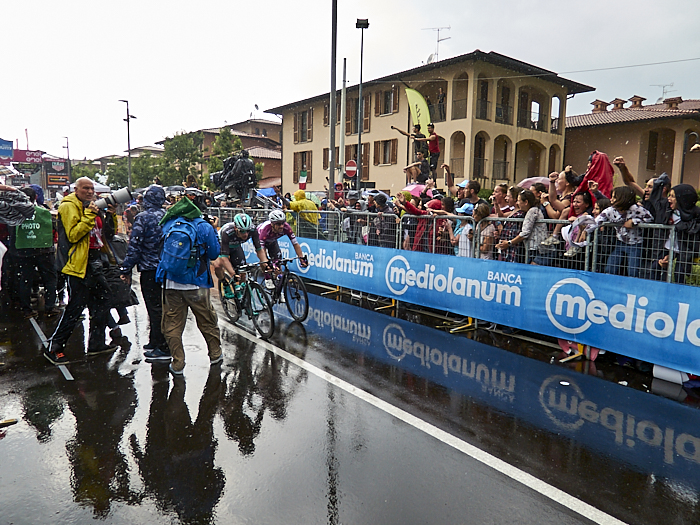 Viviani took the win closely followed by Sam Bennett