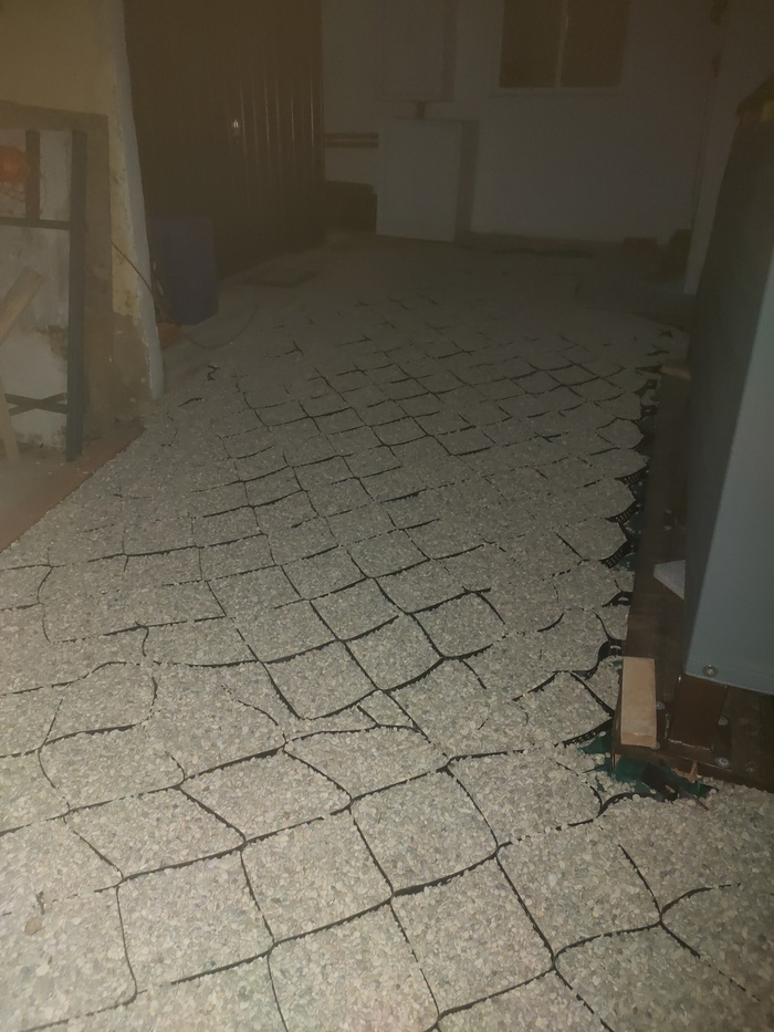 Laying the Geocelda Matting and filling with Stones